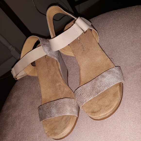 Francesca's Collections Shoes - Rose gold sandals